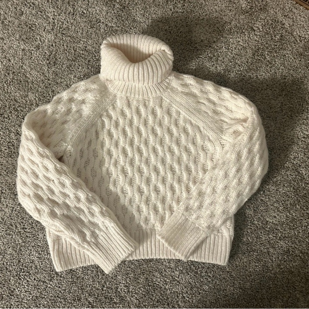 H&M Cream Textured Turtleneck Sweater